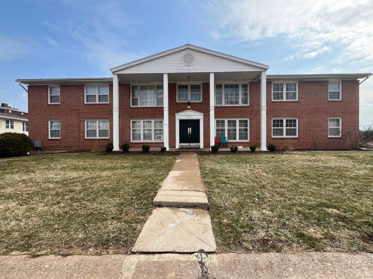 Condo for rent at 604 Thunderbird, Chesterfield, MO 63017