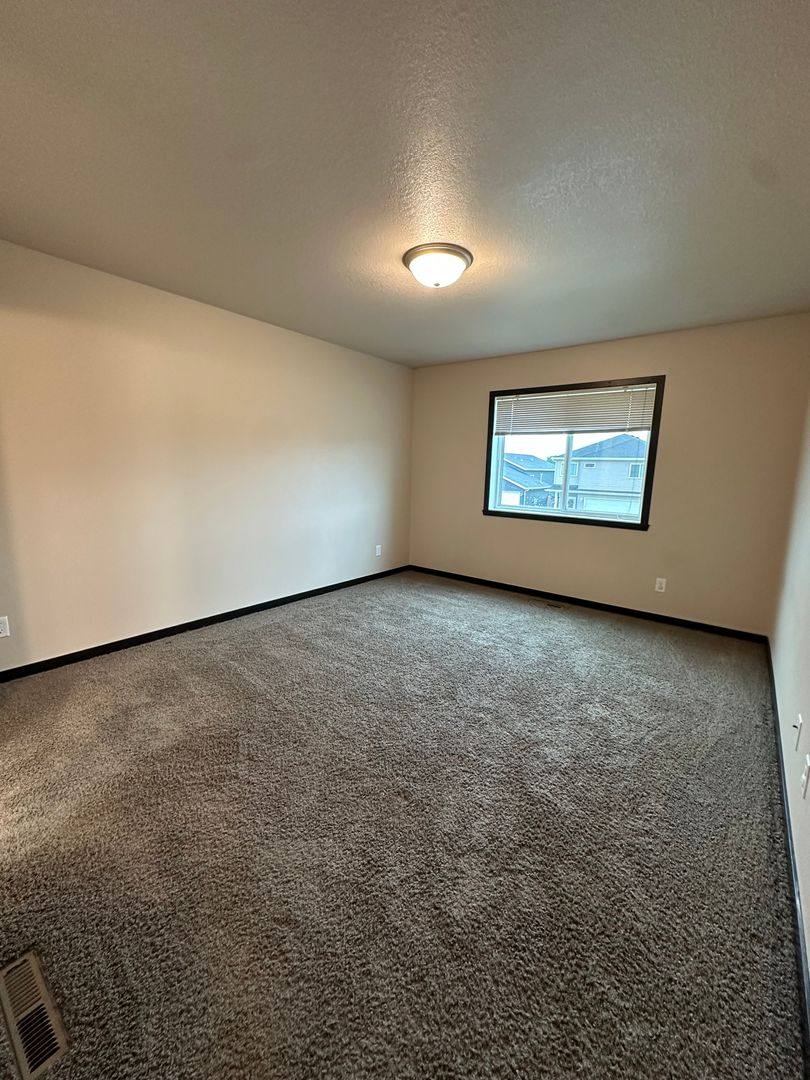 House for rent at 3017 33rd Ave S, Moorhead, MN 56560