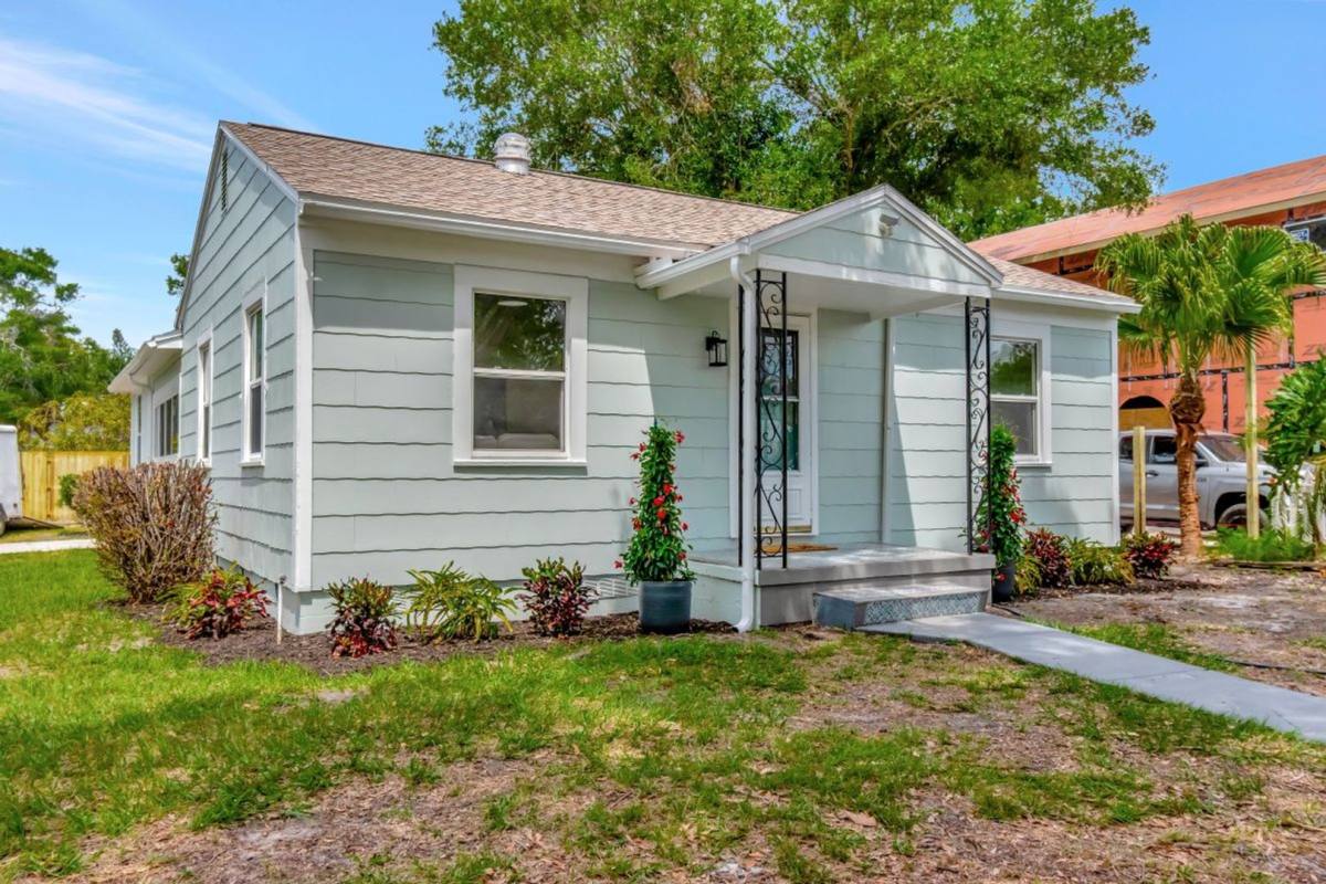 House for rent at 1419 55th St S, Saint Petersburg, FL 33707