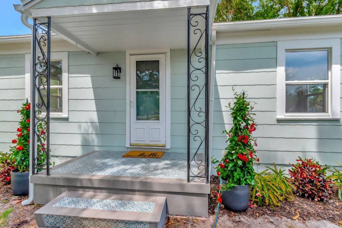 House for rent at 1419 55th St S, Saint Petersburg, FL 33707