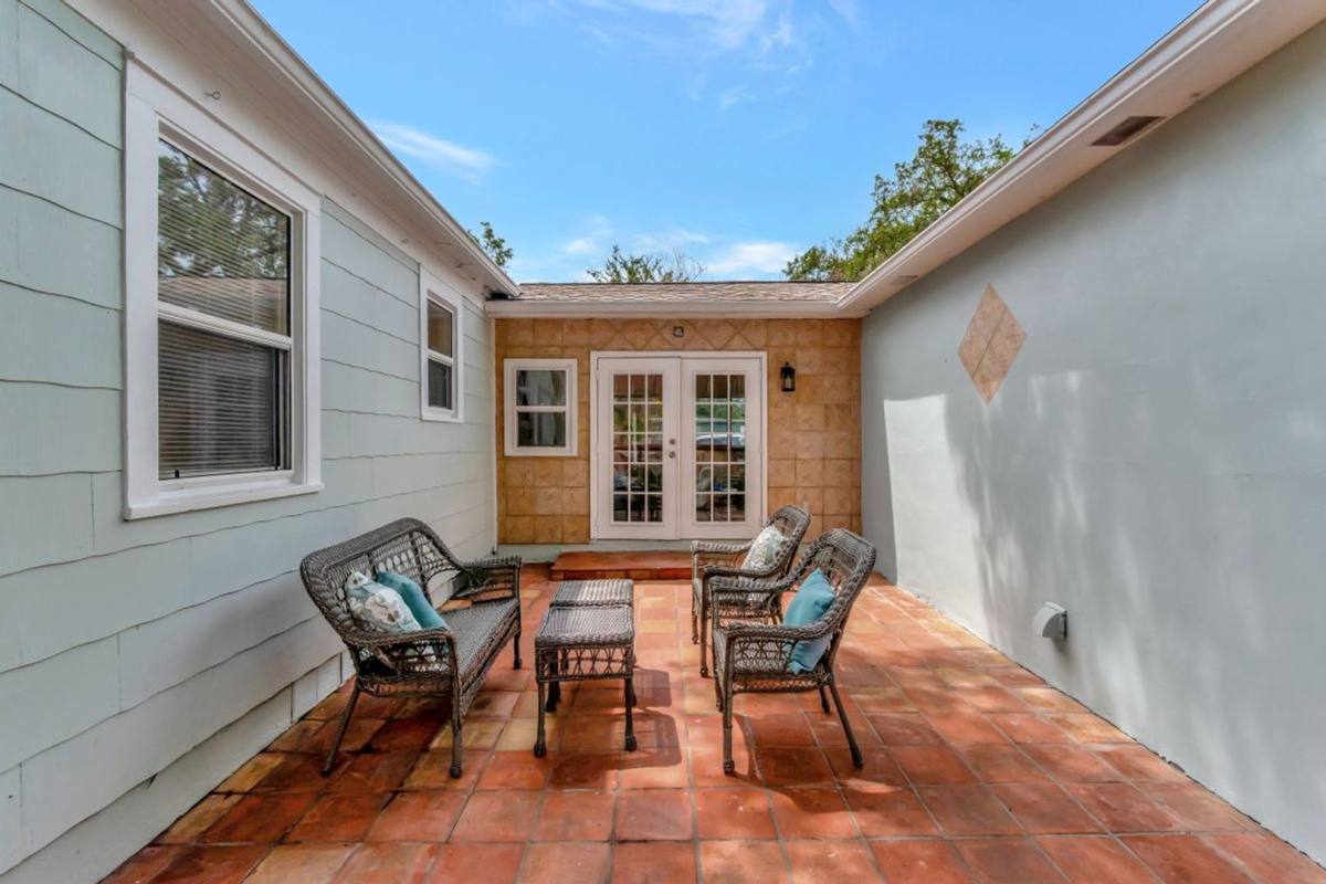House for rent at 1419 55th St S, Saint Petersburg, FL 33707