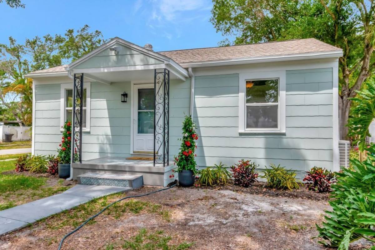 House for rent at 1419 55th St S, Saint Petersburg, FL 33707