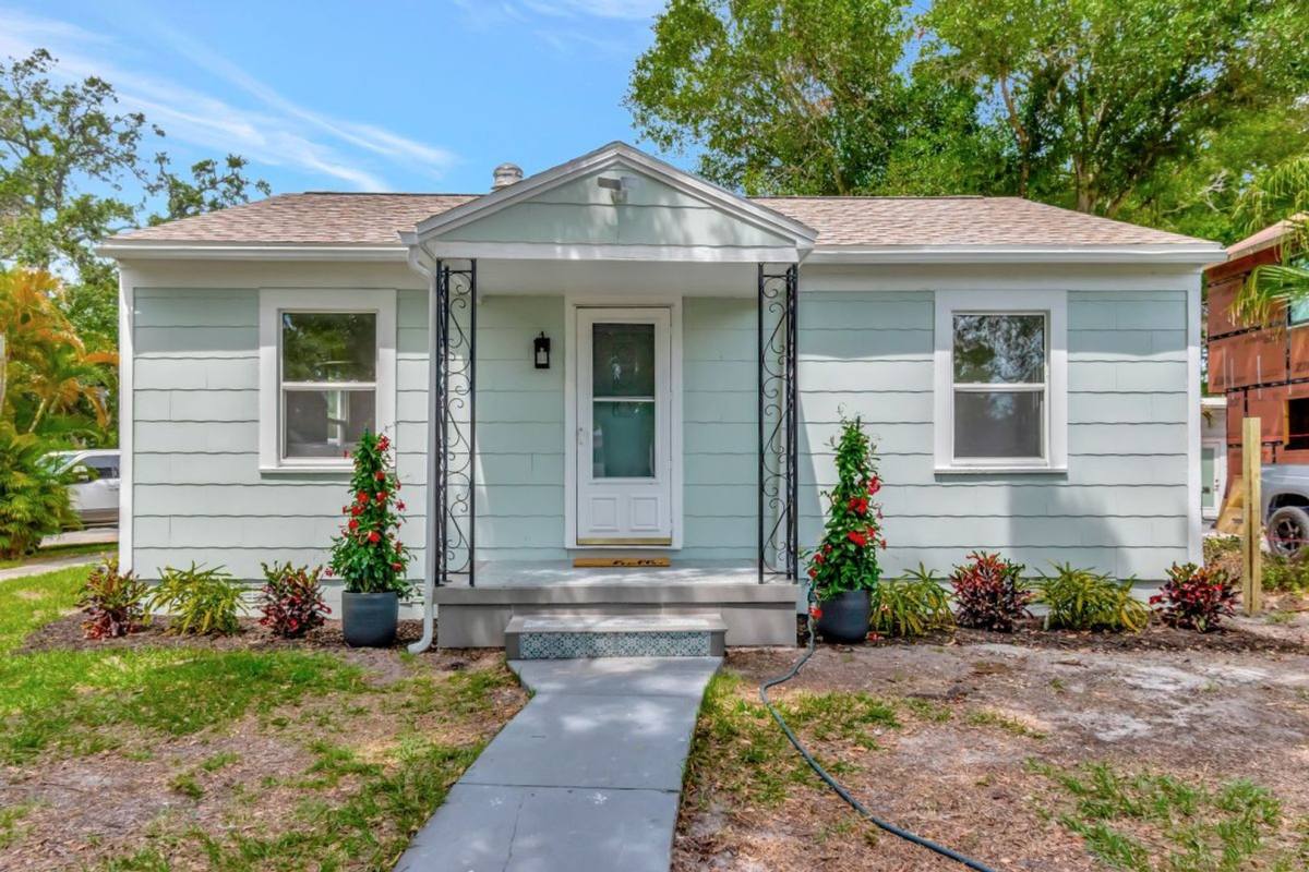 House for rent at 1419 55th St S, Saint Petersburg, FL 33707
