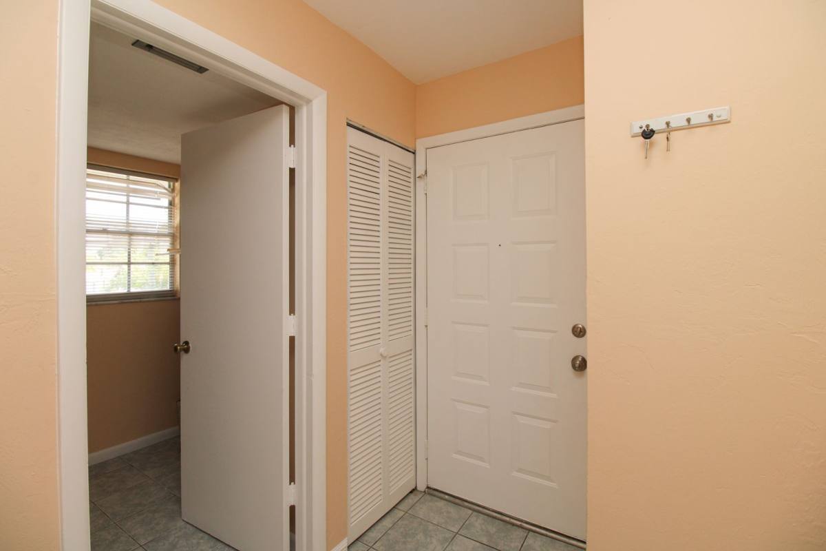 Condo for rent at 4300 Gulfstream Dr, Naples, FL 34112