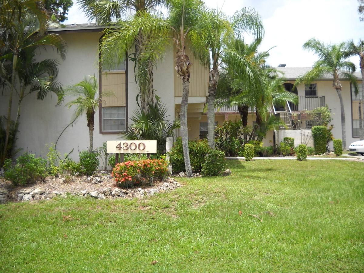 Condo for rent at 4300 Gulfstream Dr, Naples, FL 34112