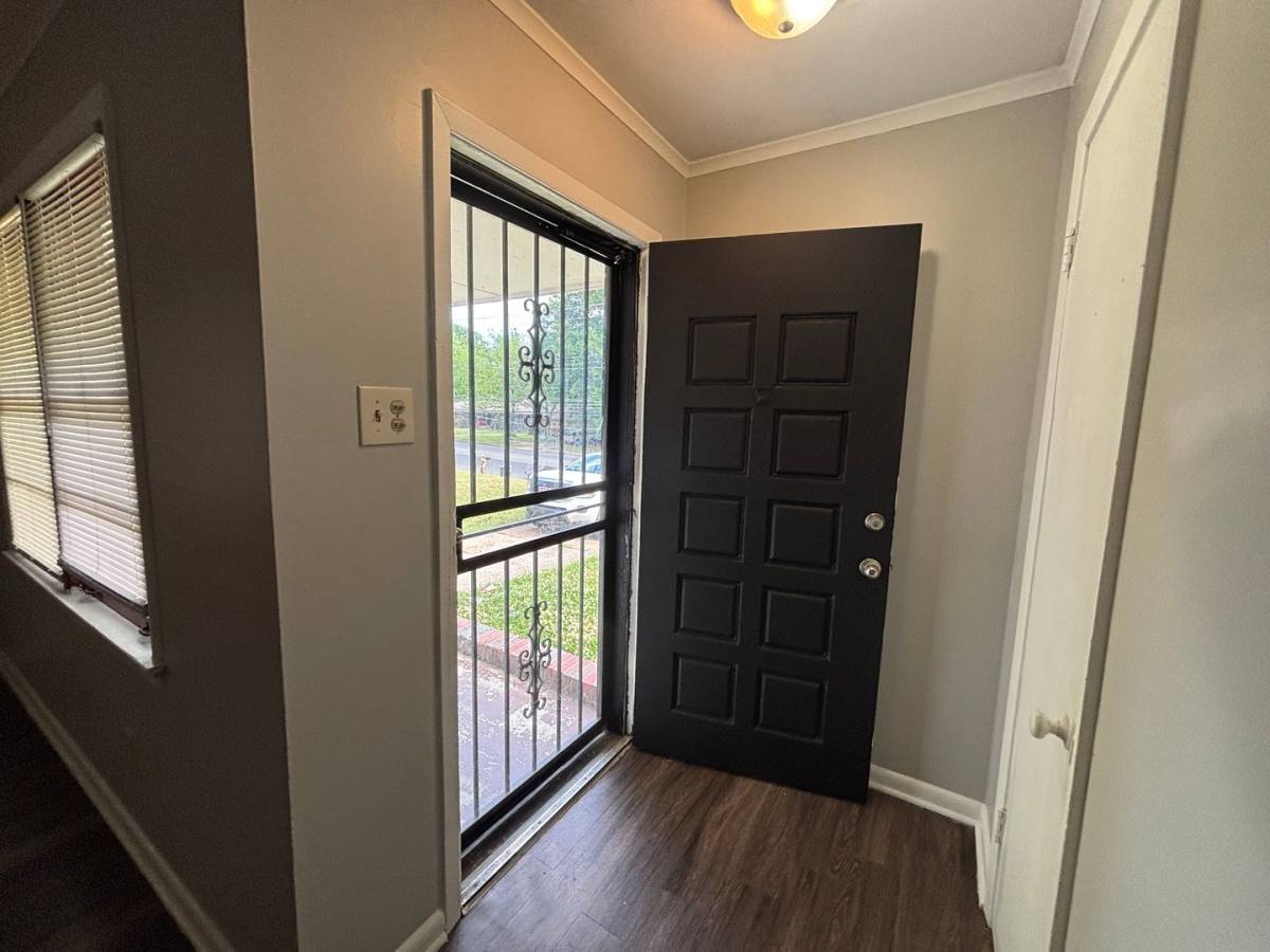 House for rent at 2160 Saint Elmo Ave, Memphis, TN 38127