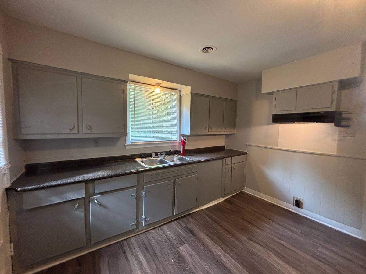 House for rent at 2160 Saint Elmo Ave, Memphis, TN 38127