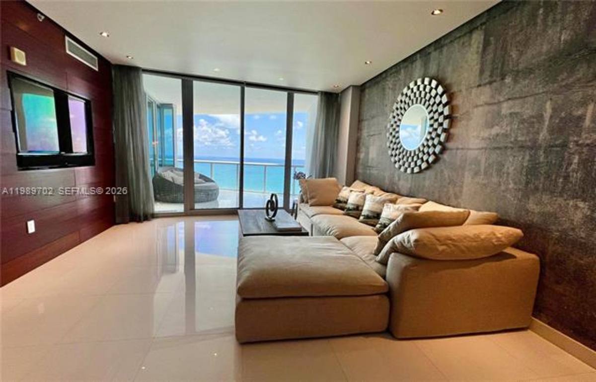 Apartment for rent at 17121 Collins Ave, North Miami Beach, FL 33160