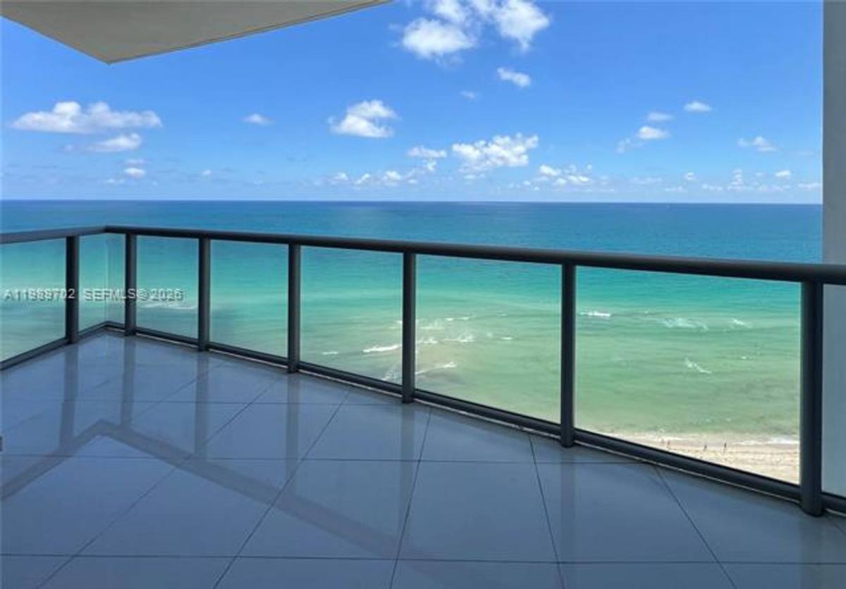 Apartment for rent at 17121 Collins Ave, North Miami Beach, FL 33160