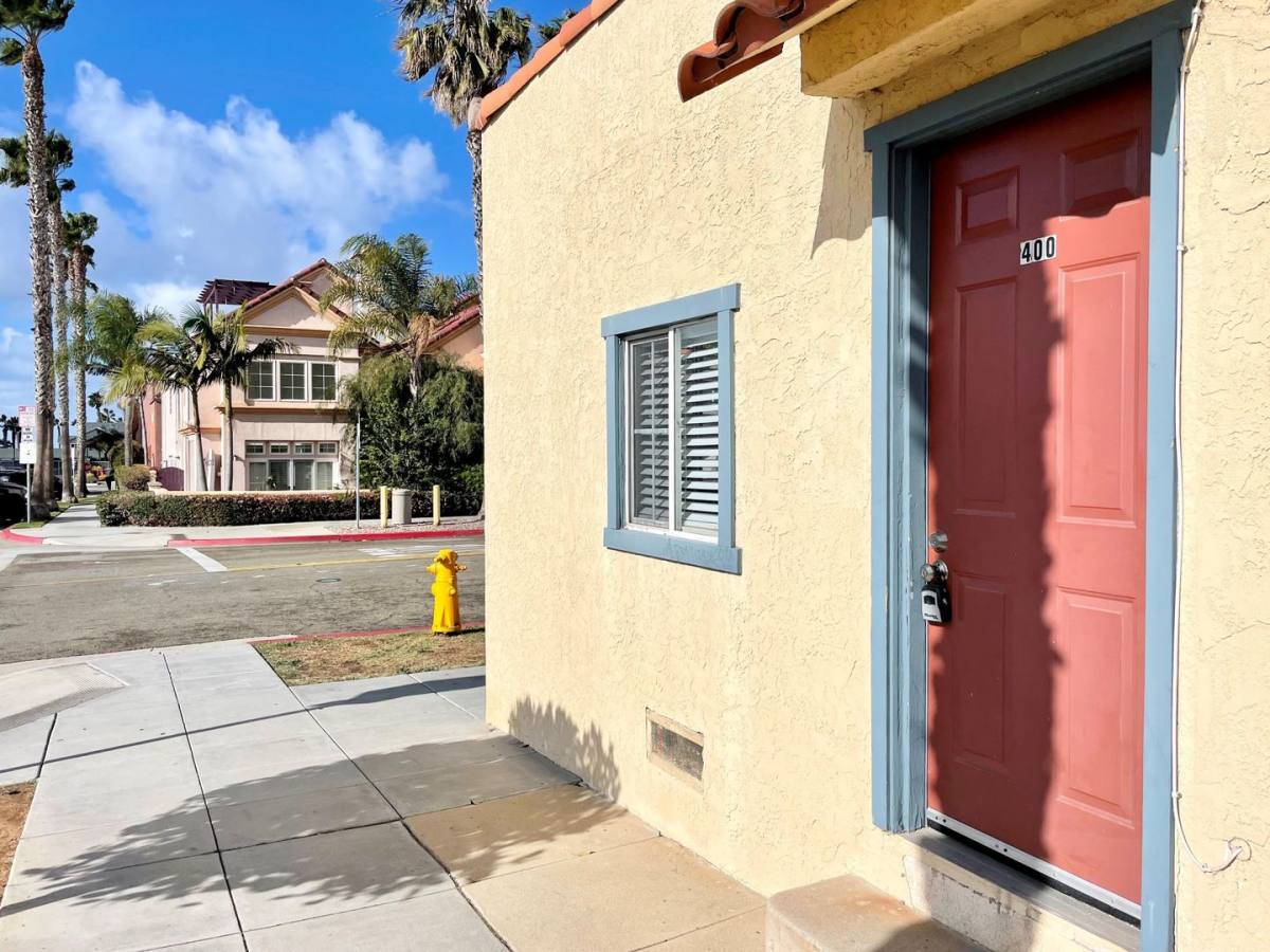 Apartment for rent at 400 Civic Center Dr, Oceanside, CA 92054