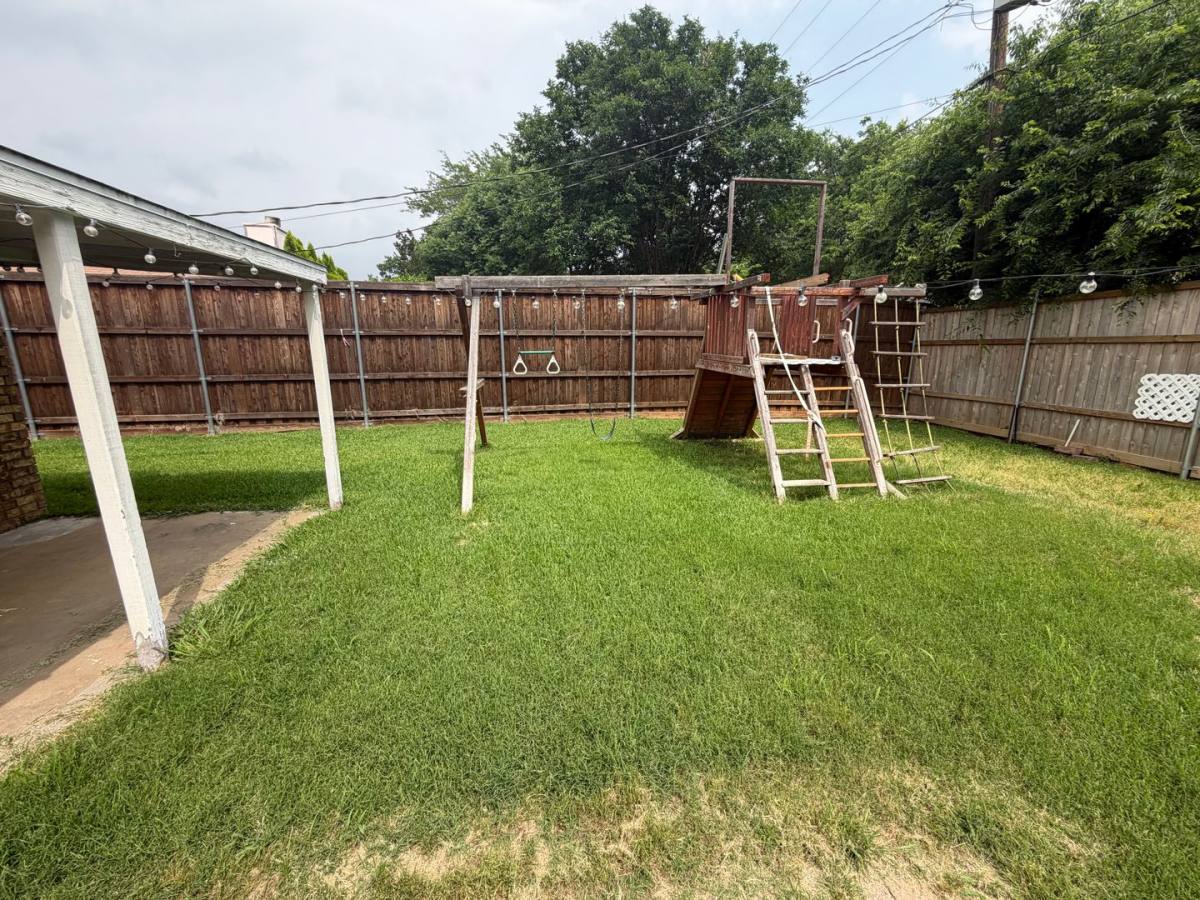 House for rent at 2132 Turf Club Dr, Arlington, TX 76017
