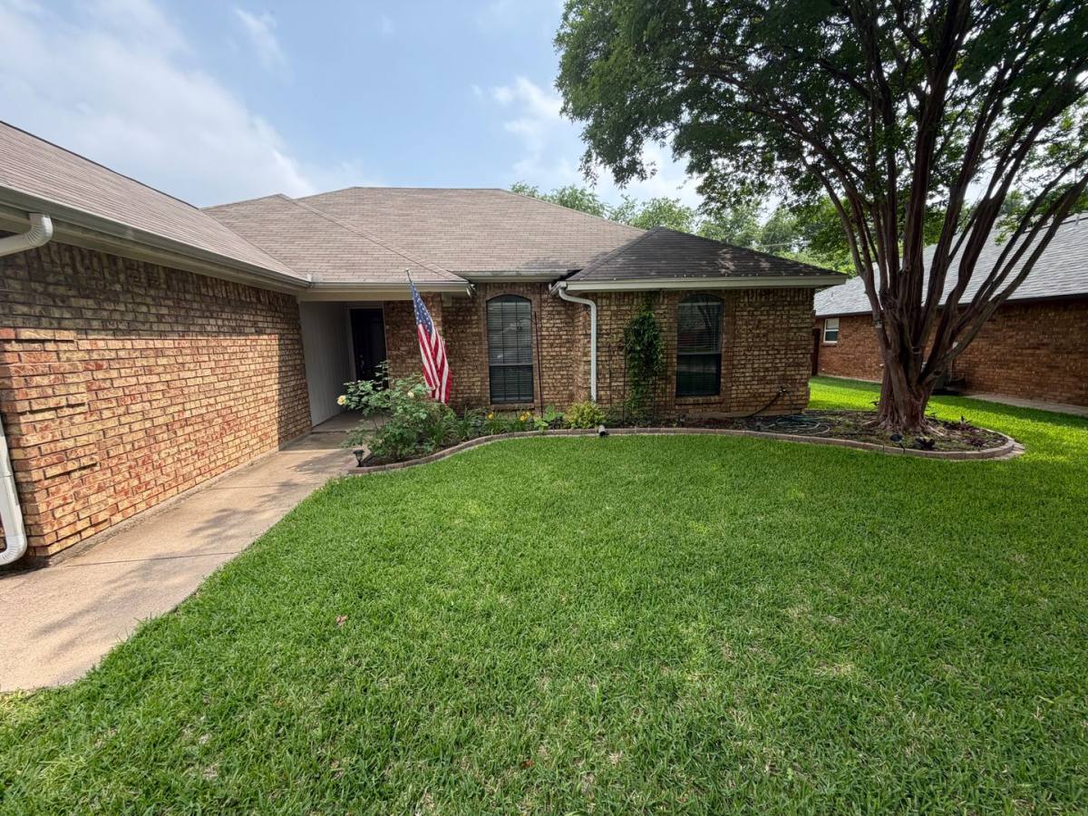 House for rent at 2132 Turf Club Dr, Arlington, TX 76017