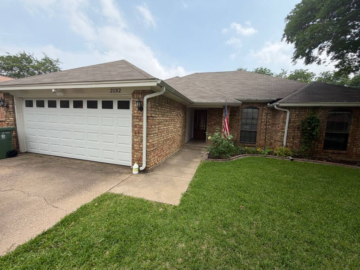 House for rent at 2132 Turf Club Dr, Arlington, TX 76017