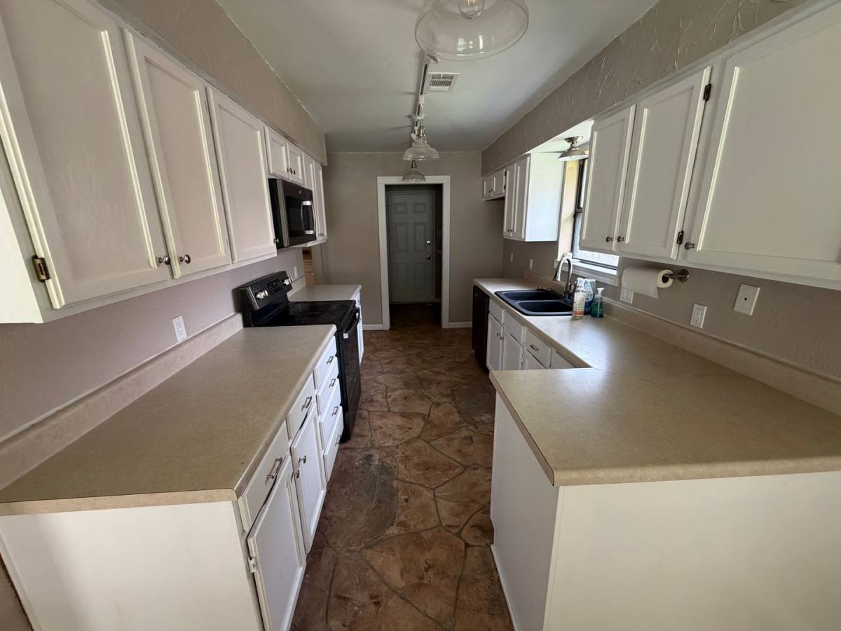 House for rent at 2132 Turf Club Dr, Arlington, TX 76017