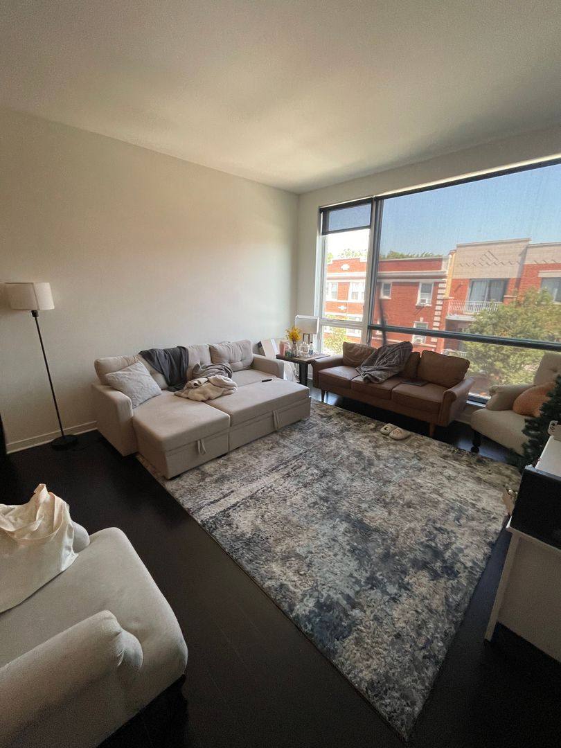 Apartment for rent at 6354 N Lakewood Ave, Chicago, IL 60660