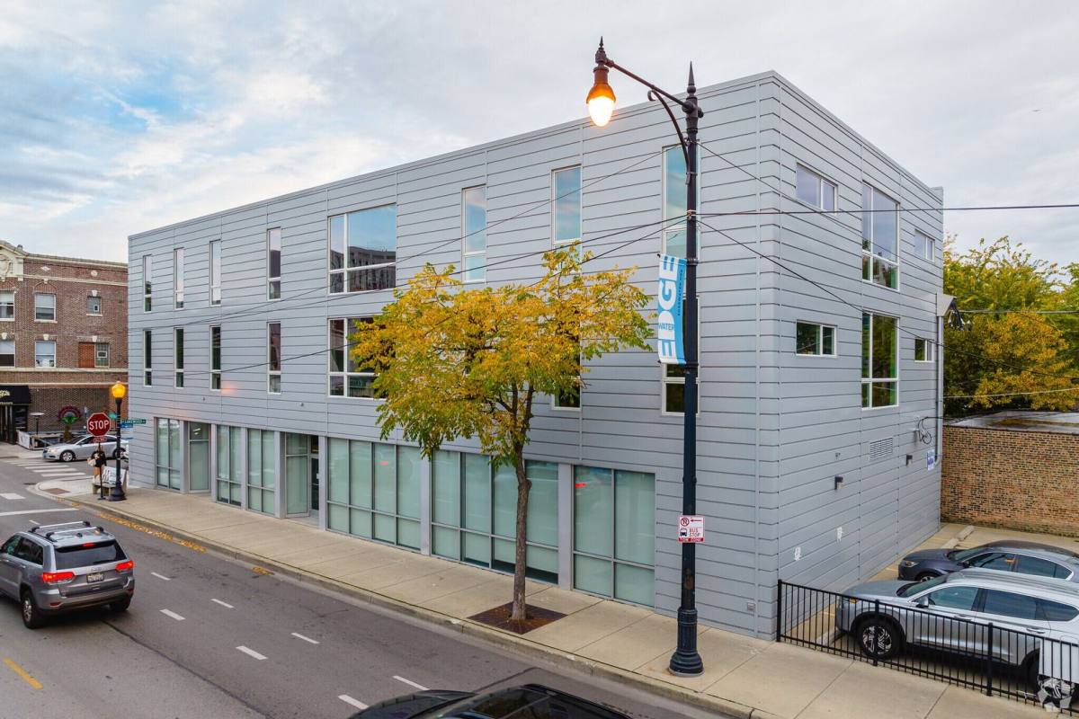 Apartment for rent at 6354 N Lakewood Ave, Chicago, IL 60660