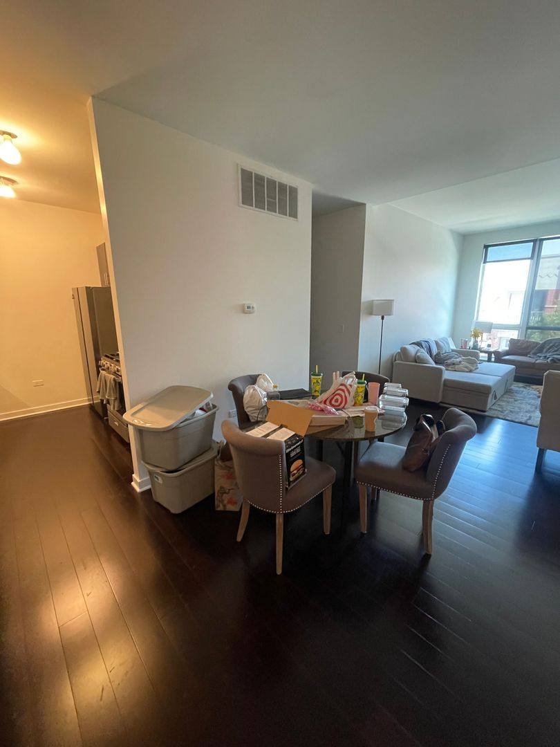 Apartment for rent at 6354 N Lakewood Ave, Chicago, IL 60660