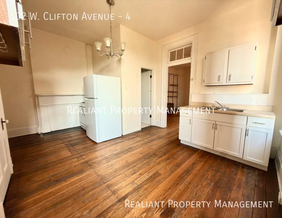 Apartment for rent at 102 W Clifton Ave #4, Cincinnati, OH 45202
