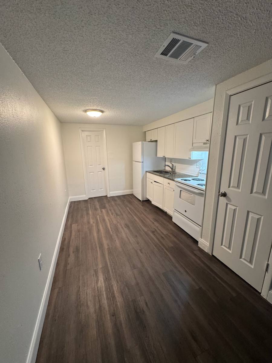 Apartment for rent at 919 34th Ave W #B, Bradenton, FL 34205