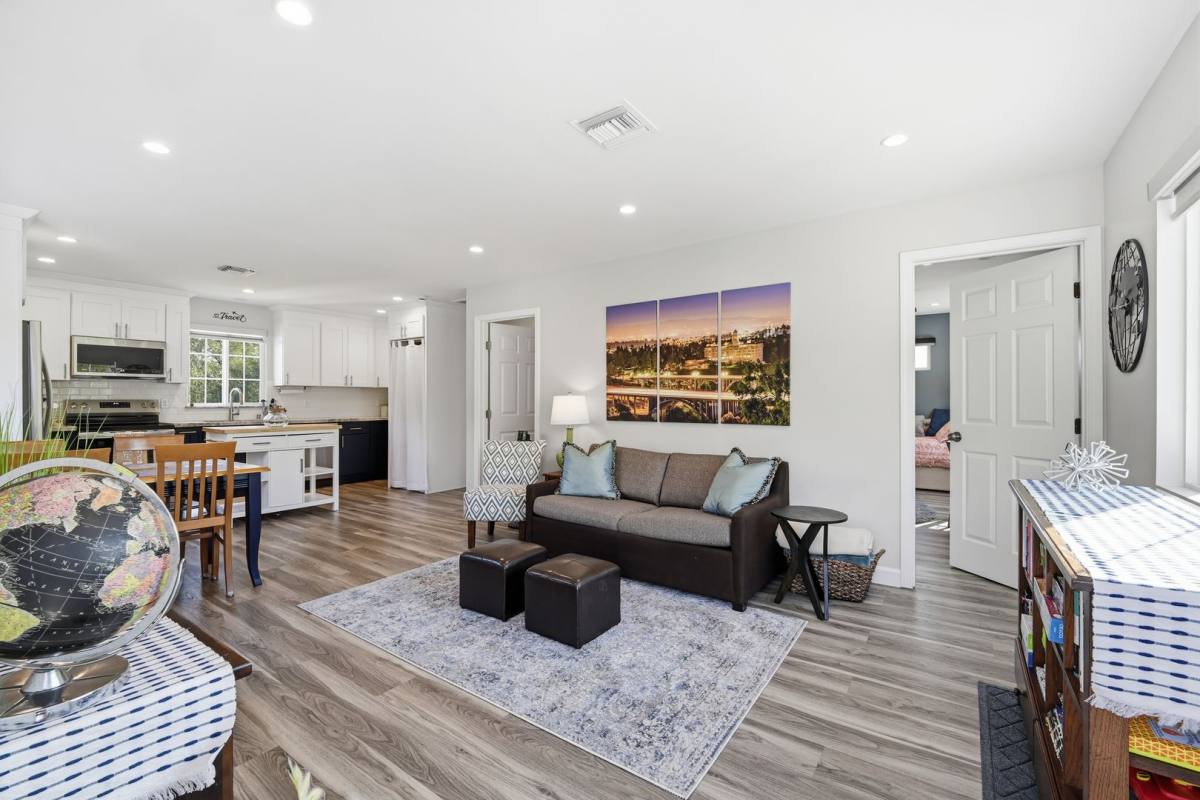 House for rent at 1668 Belford Ave, Pasadena, CA 91104