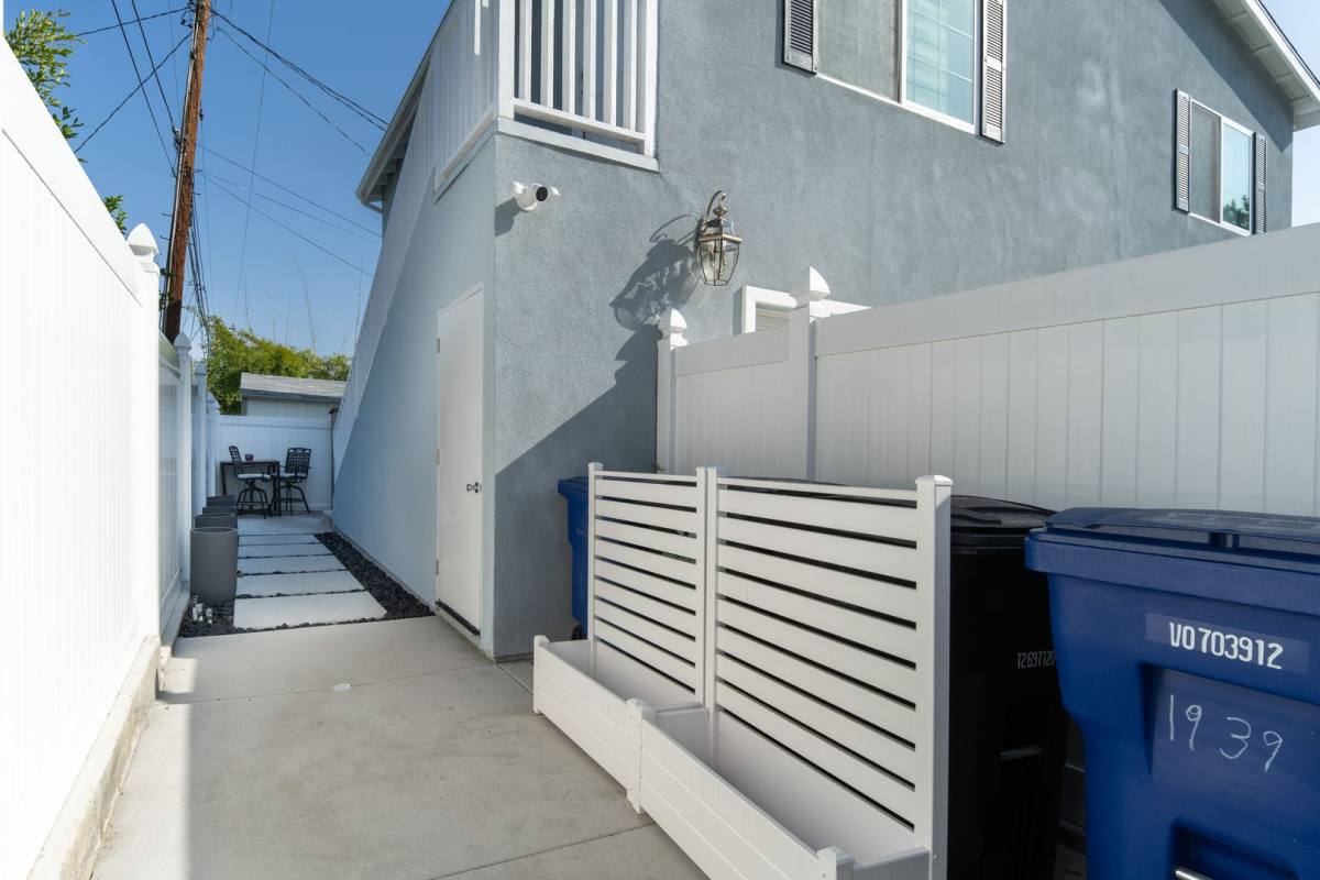 House for rent at 1668 Belford Ave, Pasadena, CA 91104