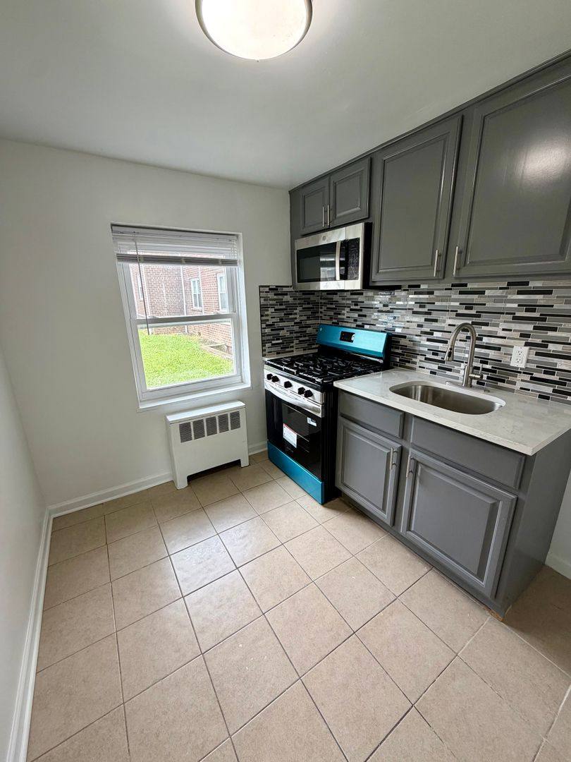 Apartment for rent at 10-46 Ellington St, East Orange, NJ 07017
