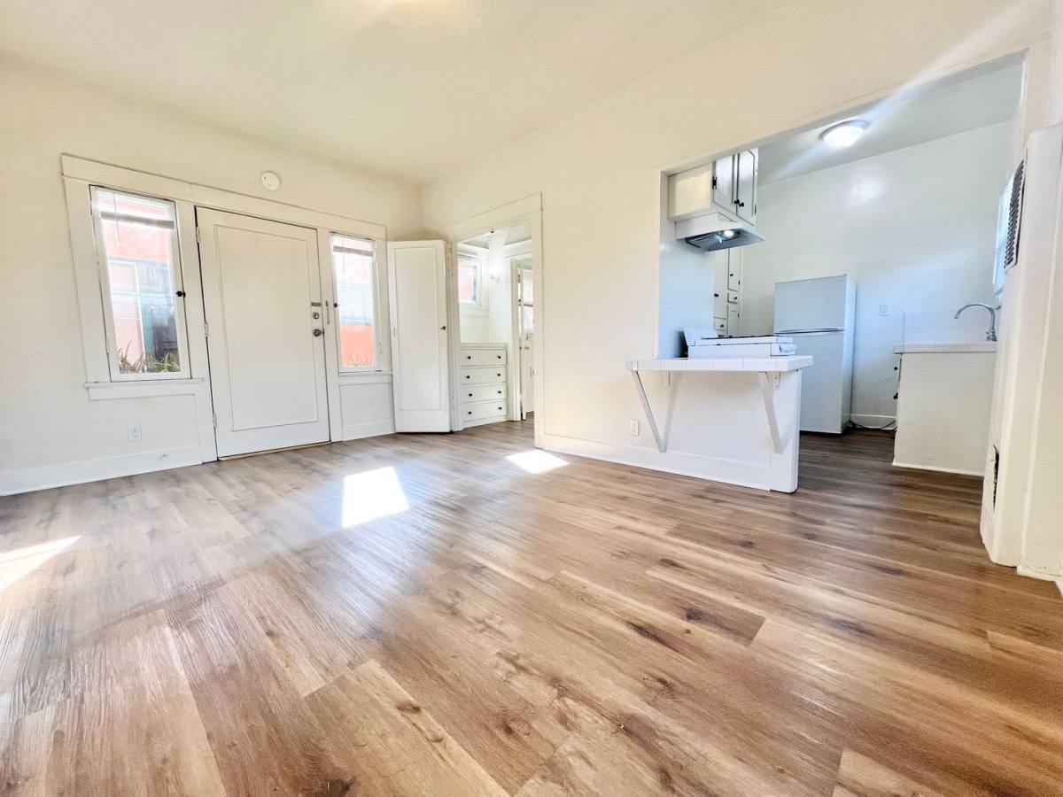 Apartment for rent at 318 Temple Ave, Long Beach, CA 90814