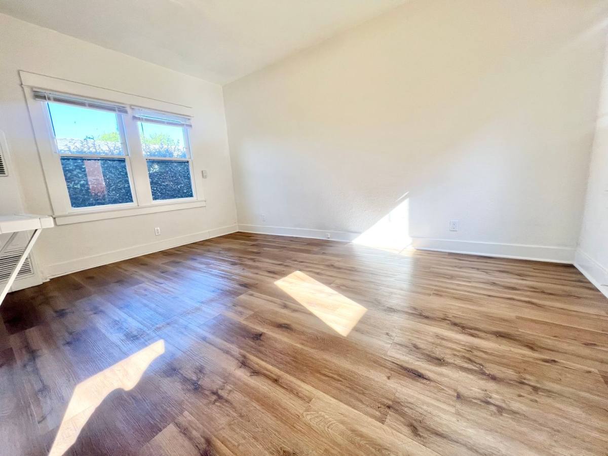 Apartment for rent at 318 Temple Ave, Long Beach, CA 90814