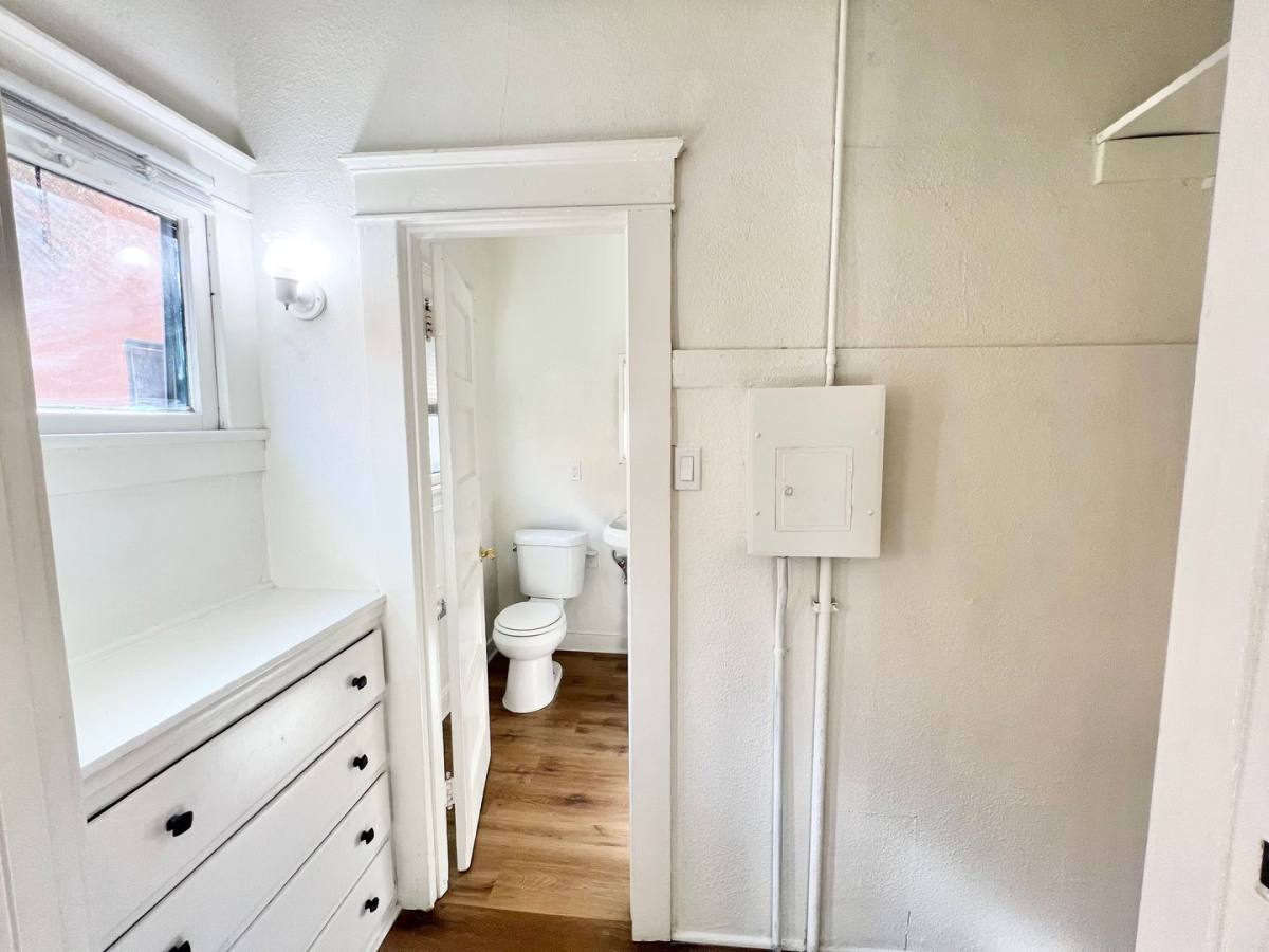 Apartment for rent at 318 Temple Ave, Long Beach, CA 90814