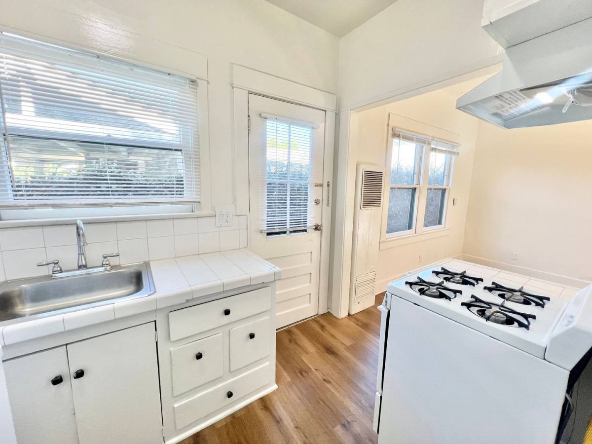 Apartment for rent at 318 Temple Ave, Long Beach, CA 90814