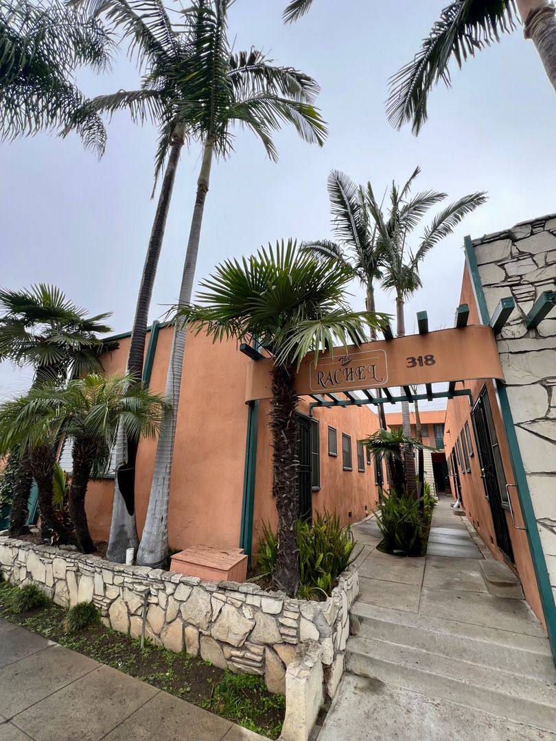 Apartment for rent at 318 Temple Ave, Long Beach, CA 90814