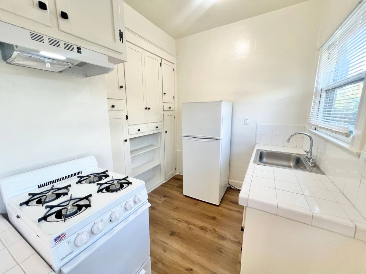 Apartment for rent at 318 Temple Ave, Long Beach, CA 90814