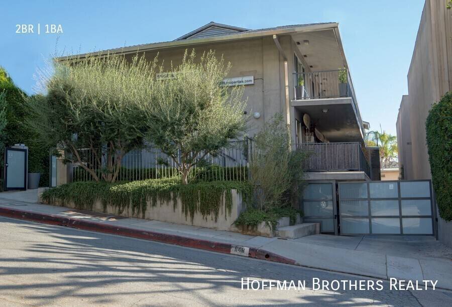 Apartment for rent at 1146 N Clark St #8, West Hollywood, CA 90069