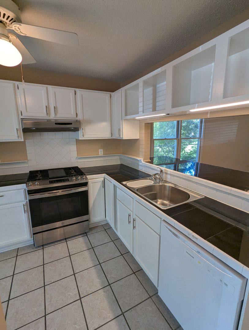 Apartment for rent at 220 St Andrews Lane, Chapel Hill, NC 27517
