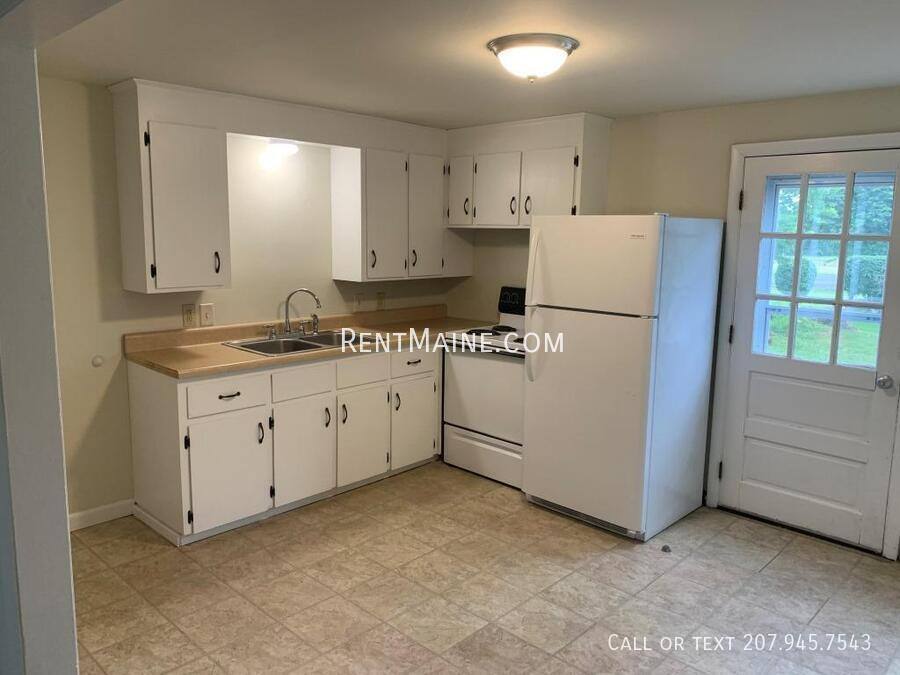Apartment for rent at 35 Yale St, Bangor, ME 04401