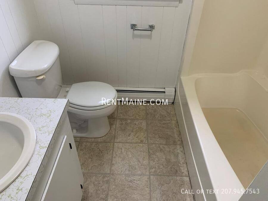 Apartment for rent at 35 Yale St, Bangor, ME 04401