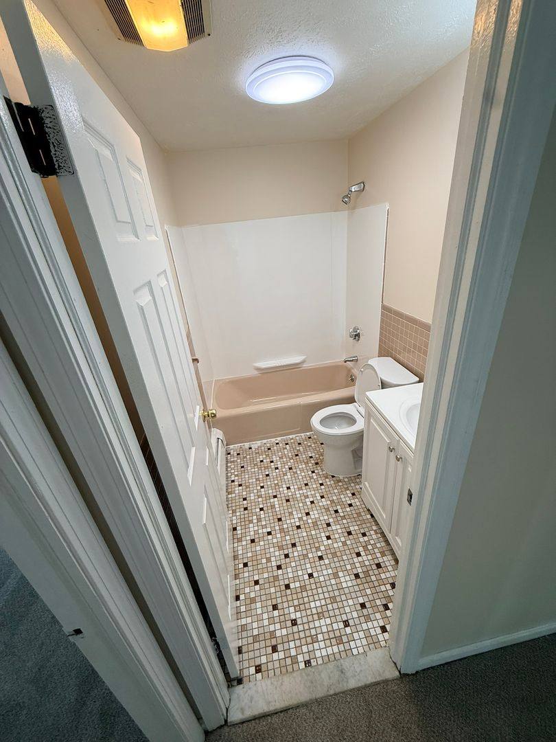 Apartment for rent at 1188 W Middle Turnpike, Manchester, CT 06040