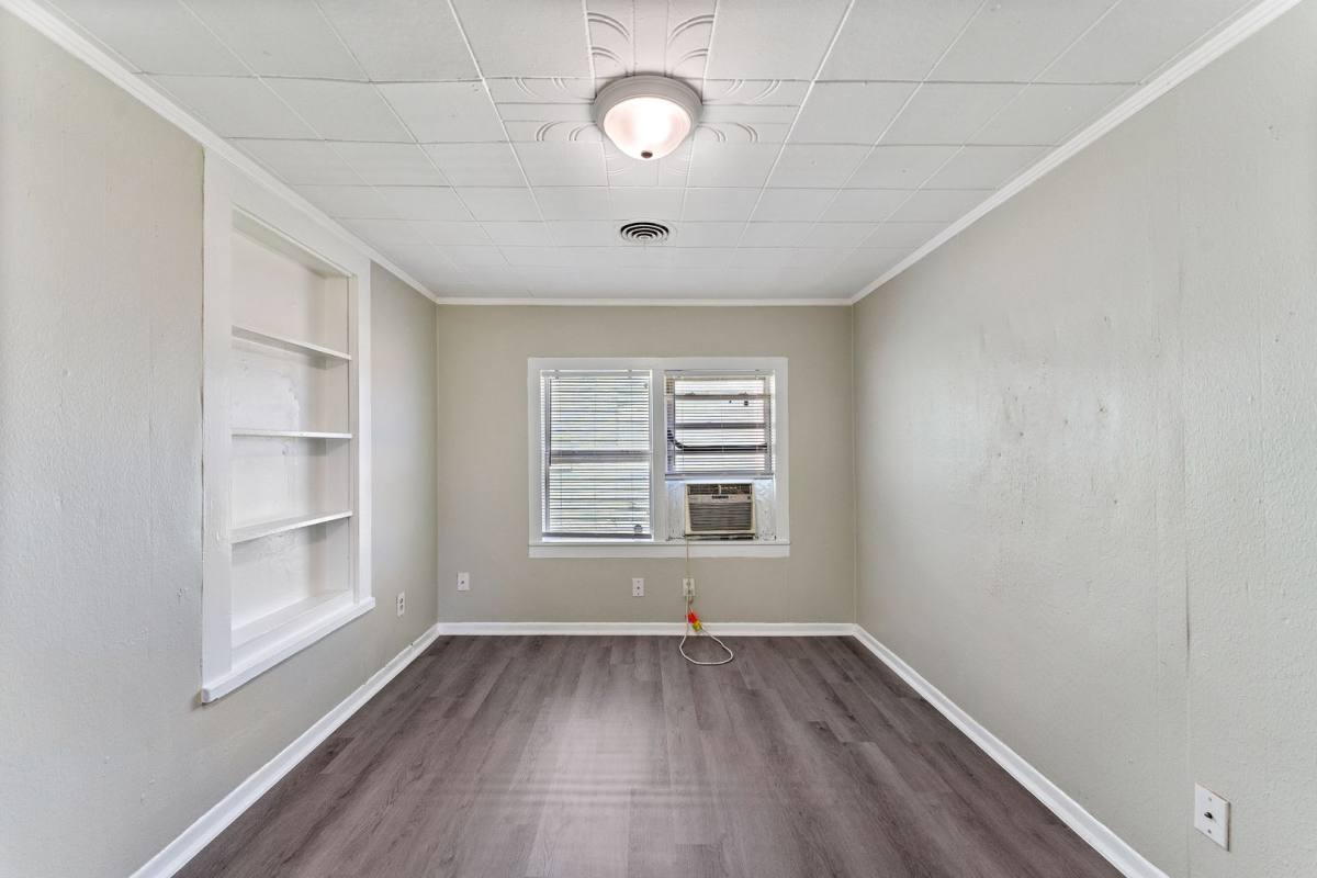 House for rent at 911 4th Ave N Front, Texas City, TX 77590