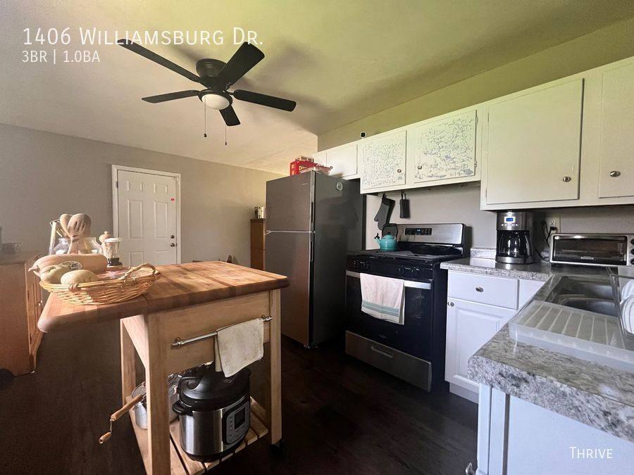 House for rent at 1406 Williamsburg Dr, Champaign, IL 61821