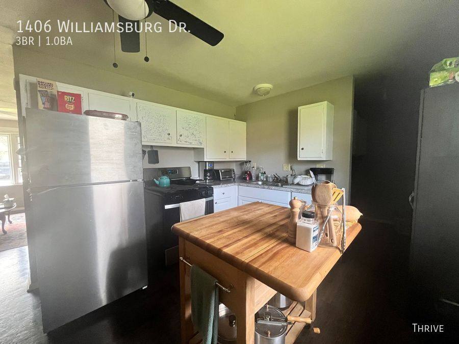 House for rent at 1406 Williamsburg Dr, Champaign, IL 61821