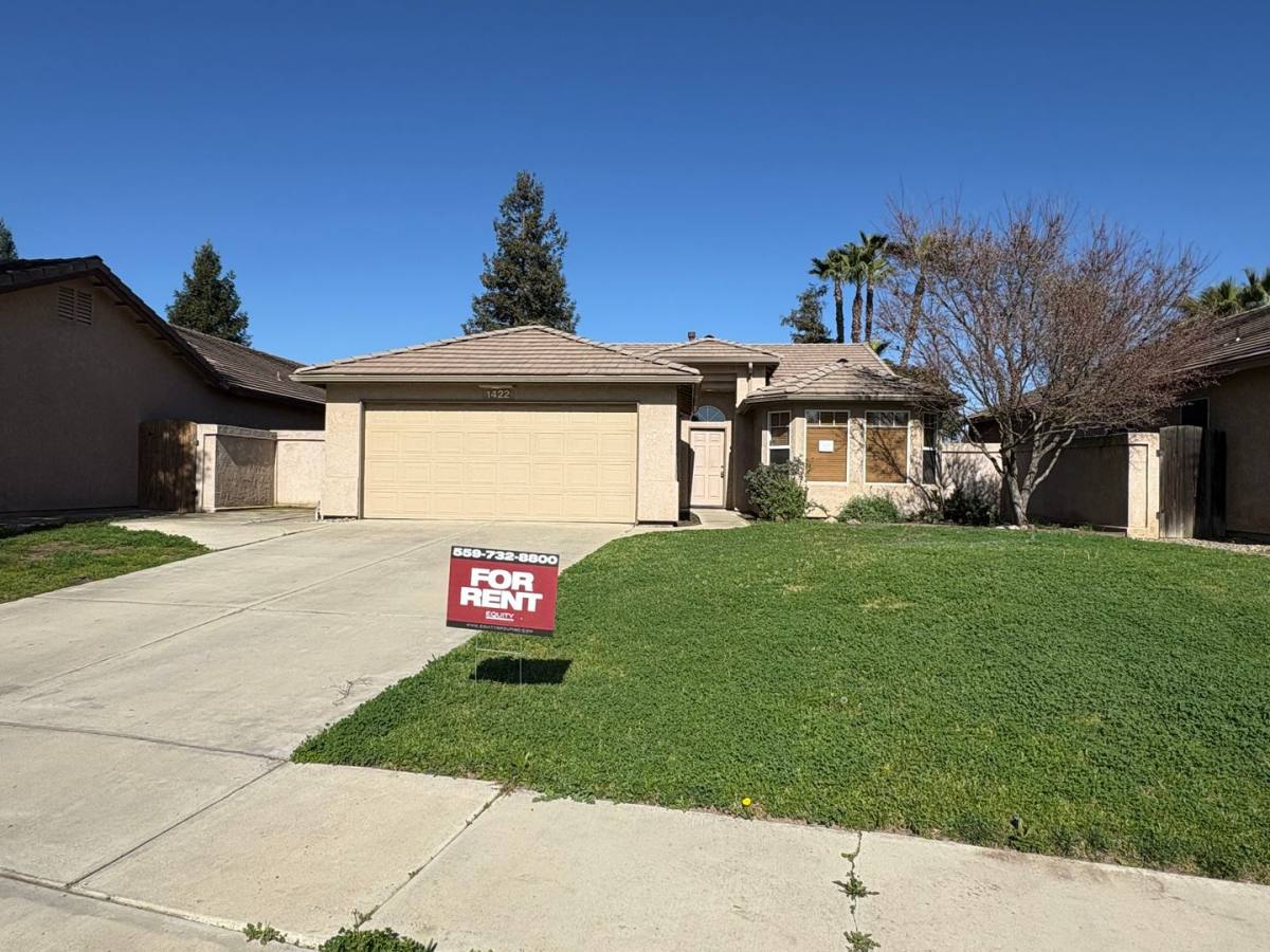 House for rent at 1422 E Mesa Court, Visalia, CA 93292