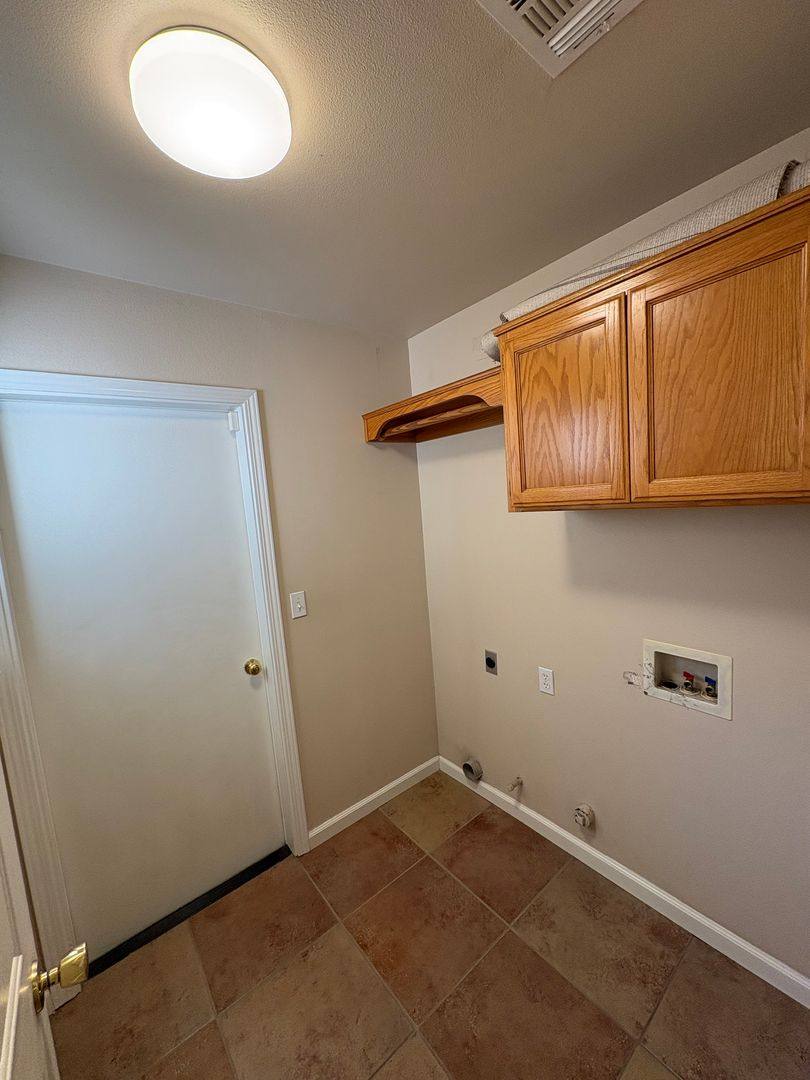 House for rent at 1422 E Mesa Court, Visalia, CA 93292