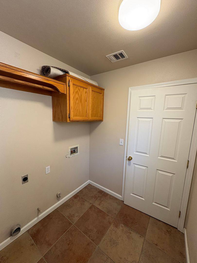 1422 E Mesa Court, Visalia, CA 93292 - House for Rent - Image 10