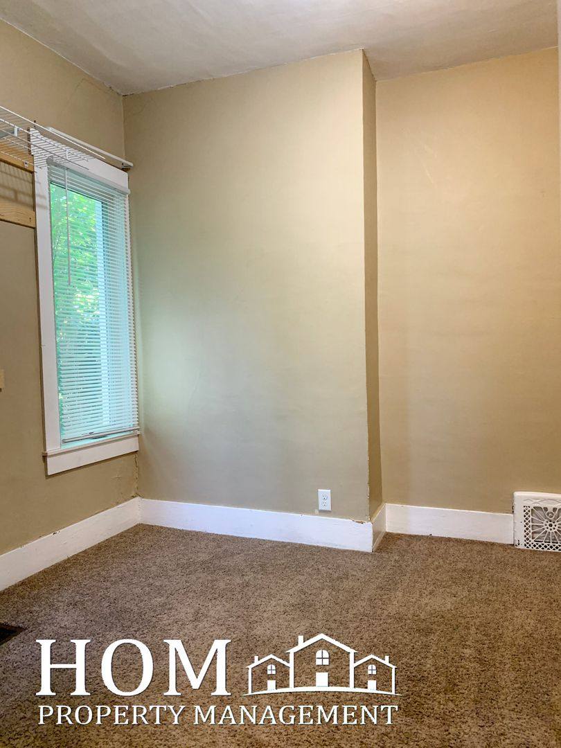 House for rent at 725 N 6th St, Mankato, MN 56001
