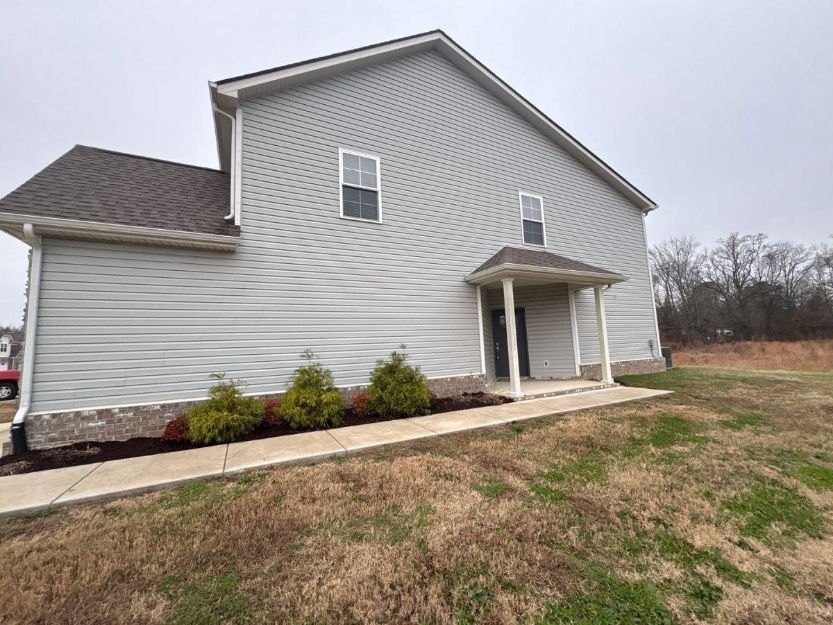 Townhouse for rent at 94 Creekwood Rd, Manchester, TN 37355