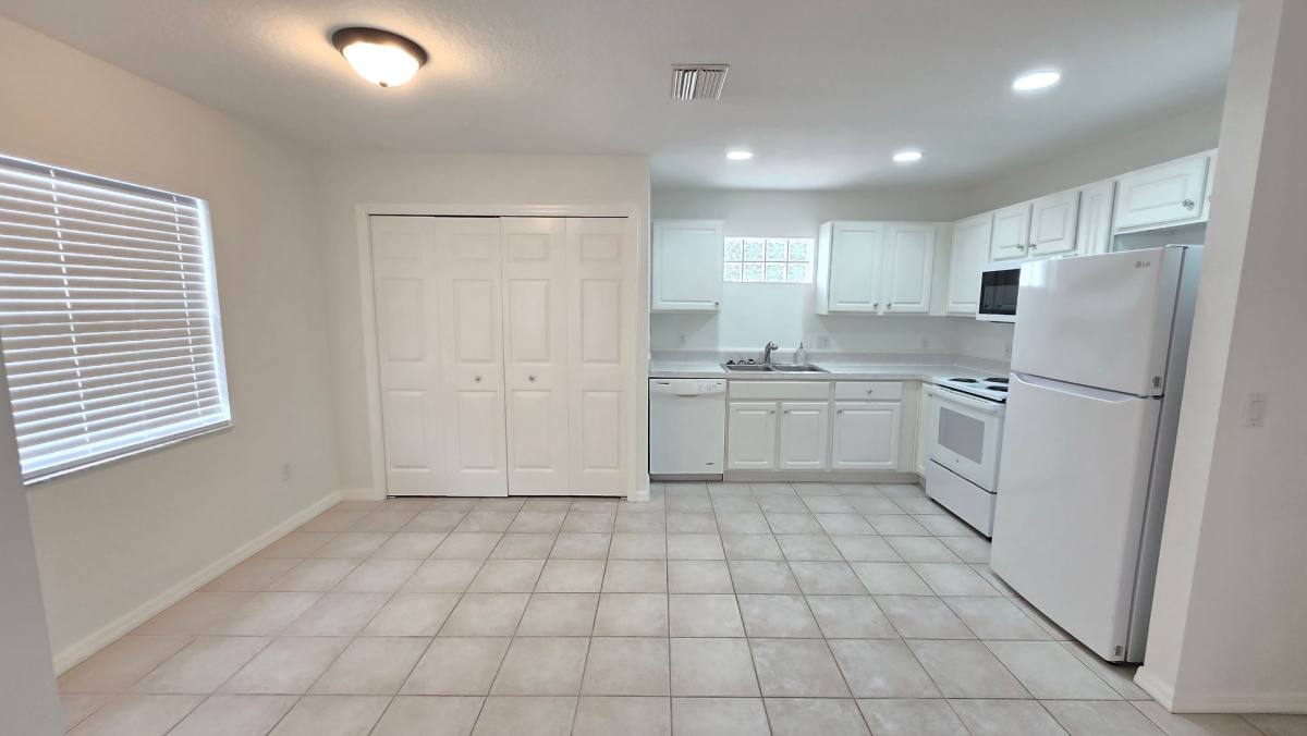 Apartment for rent at 1820 Marcia St, Sarasota, FL 34231