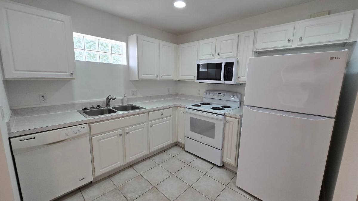 Apartment for rent at 1820 Marcia St, Sarasota, FL 34231