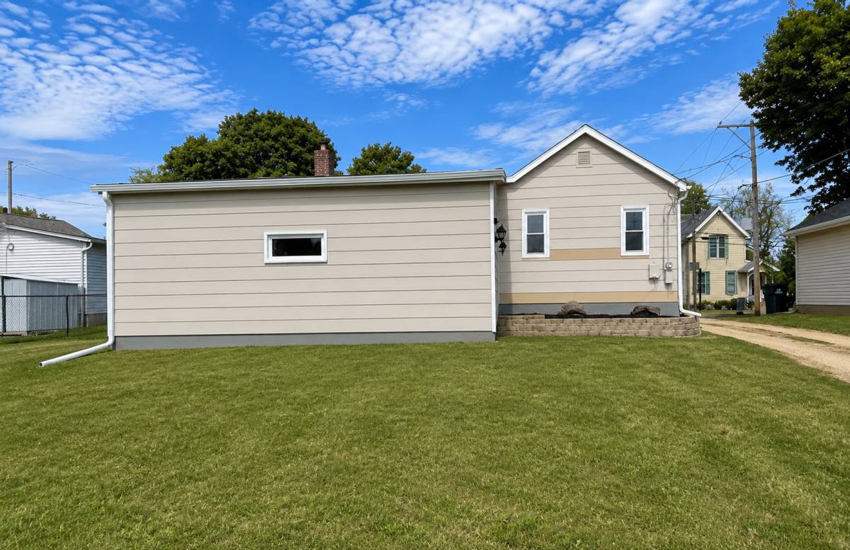 House for rent at 511 Main Ave, Clinton, IA 52732