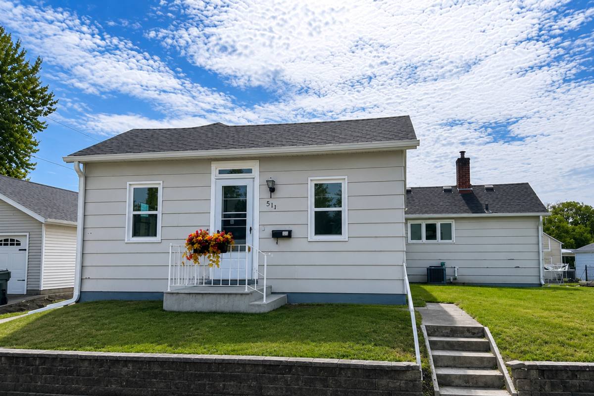 House for rent at 511 Main Ave, Clinton, IA 52732