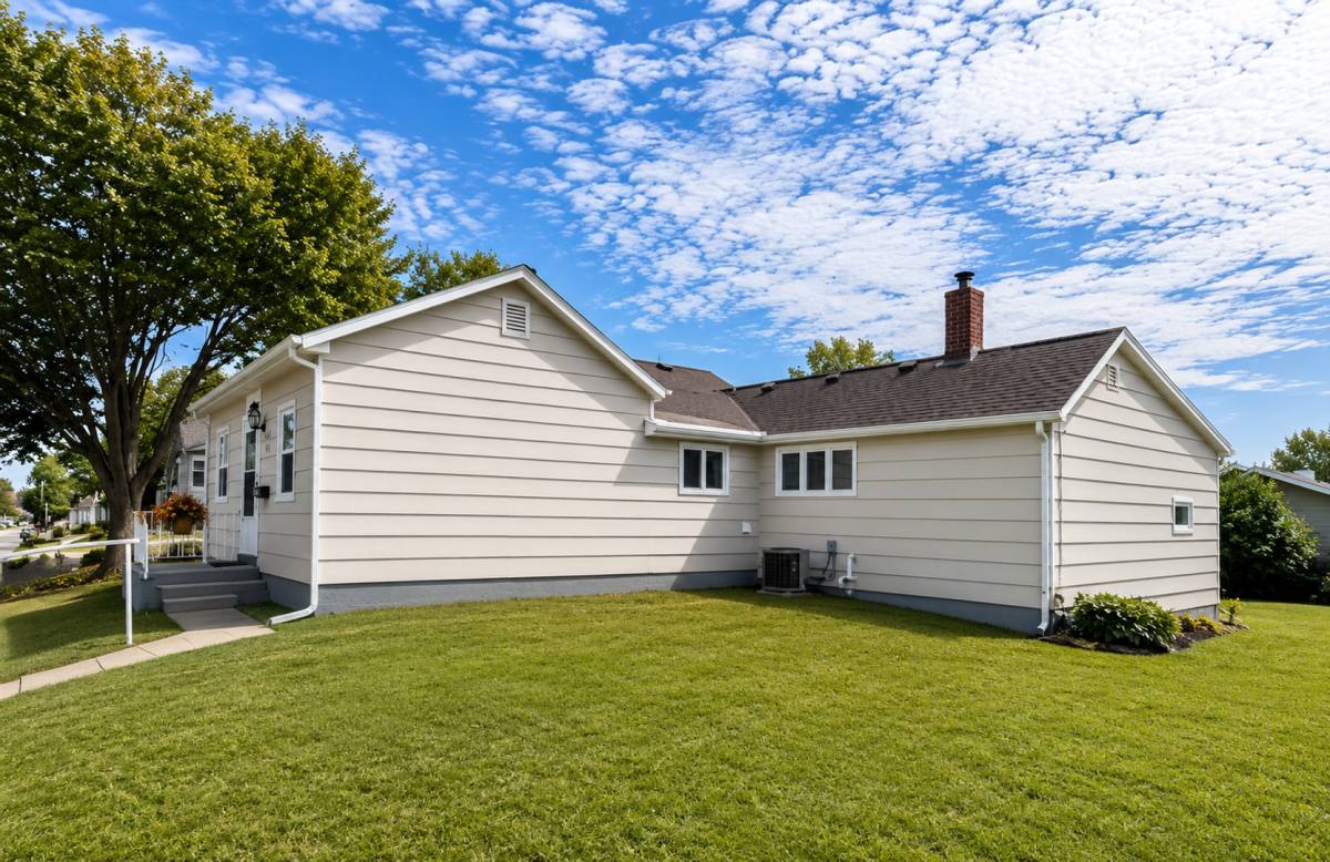 House for rent at 511 Main Ave, Clinton, IA 52732